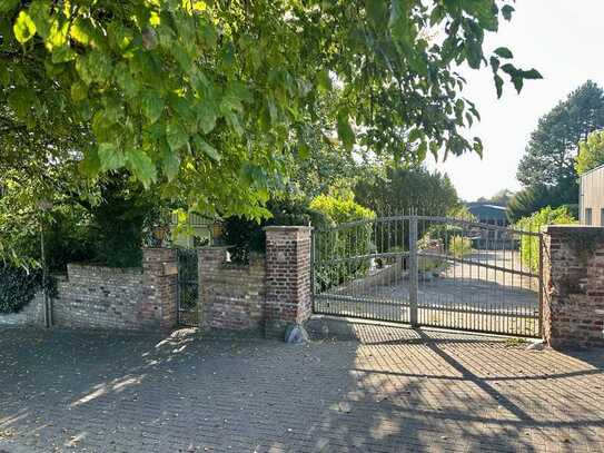 WOHNEN & ARBEITEN IN TRAUMHAFTER RESIDENZ AUF PARKÄHNLICHEM GRUNDSTÜCK