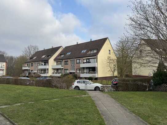 Schöne 2-Zi.-DG-Whg. mit SW-Balkon und Garage im Haus