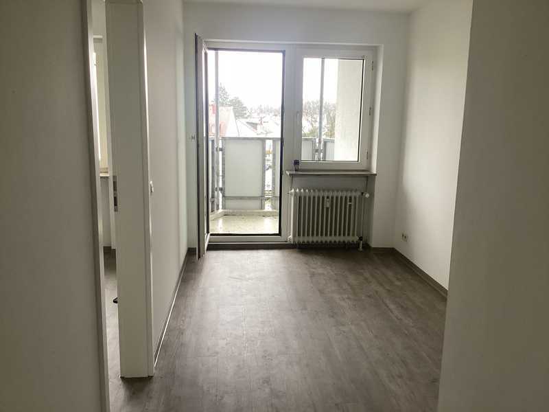                                                               Familientraum: gro&szlig;z&uuml;gige, renovierte 3-Zimmer-Wohnung mit Balkon ab sofort frei                                                       in Mögeldorf (Nürnberg)