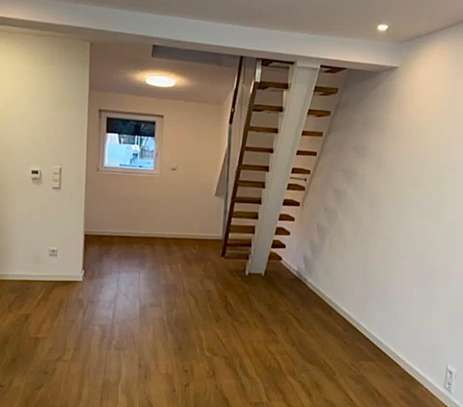 Freundliche und neuwertige 3-Raum-Maisonette-Wohnung mit Balkon in Baden-Baden