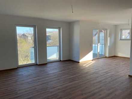 NEUBAU - Erstbezug ! Modernste Heizanlage - Sonnige ETW mit Weitblick, Balkon und Aufzug.