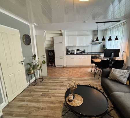 Geschmackvolle 2-Raum-Souterrain-Wohnung mit Einbauküche in Bremen