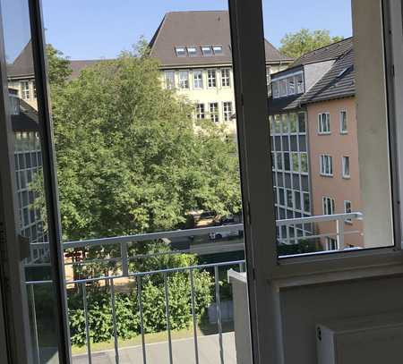 Top-Wärmedämmung+schicke Ausstattung: 4-Zi-Whng m 2 Bädern u. schönem Balkon