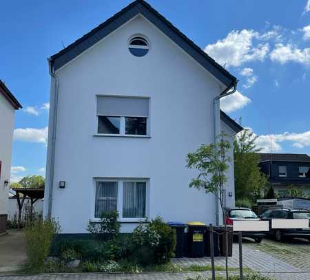 Stilvolle, neuwertige 4-Zimmer-Maisonette-Wohnung mit geh. Innenausstattung in Mörfelden-Walldorf