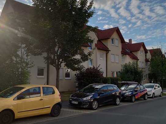 beziehbare 2-Zimmer-Erdgeschosswohnung mit offener Küche und Terrasse in 01328 Dresden