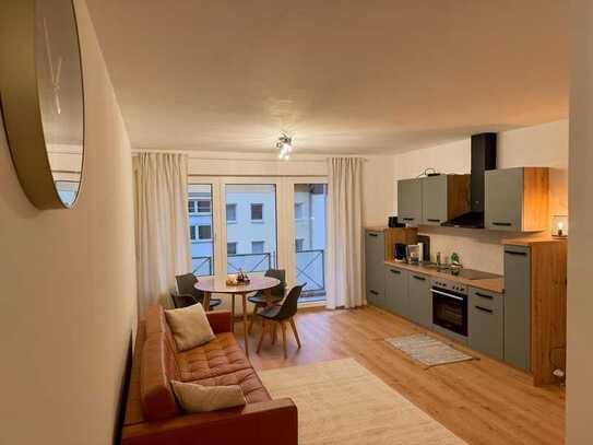 WG Wohngemeinschaft für Berufstätige, (shared flat) neu renoviert und modern in zentraler Lage