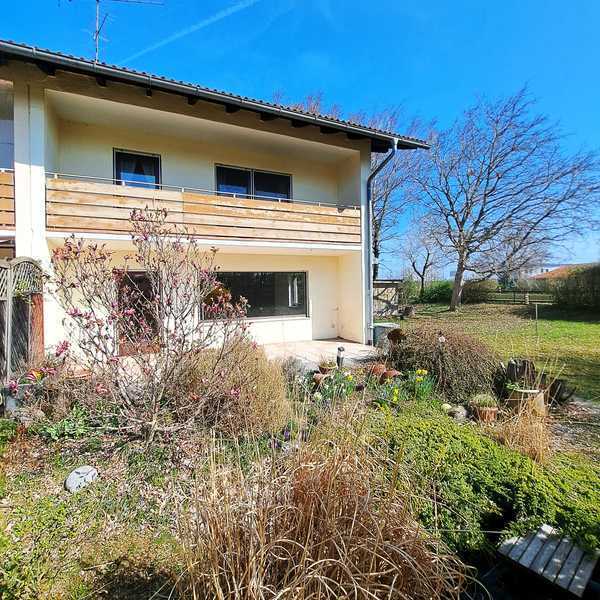 Doppelhaushälfte auf sehr großem Gartengrundstück in Hohenbrunn bei München mit Sanierungsbedarf