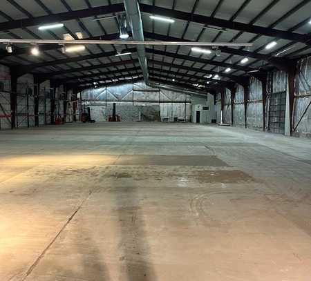 Lagerhalle 1.800 m² und 1.500 m² Freifläche