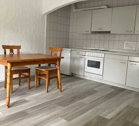 1,5-Zimmer-Maisonette-Wohnung mit 2 Balkonen und Einbauküche in Bonn-Kessenich