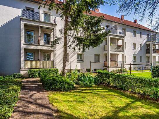 Schöne Wohnung zum kleinen Preis in Dresden-Reick. Altbau mit Balkon und Tageslichtbad mit Wanne.