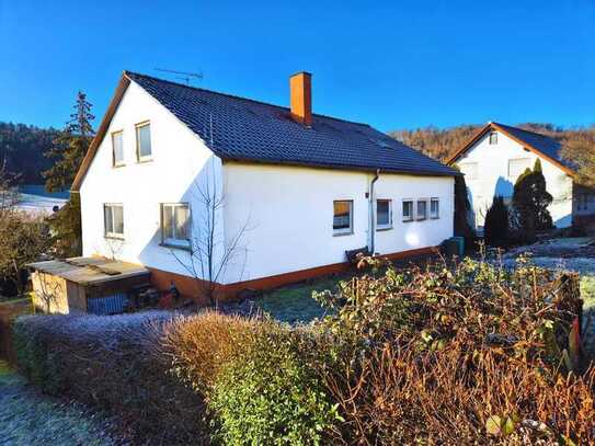 **Solides Einfamilienhaus mit wundervoller Aussicht in ländlicher Lage**