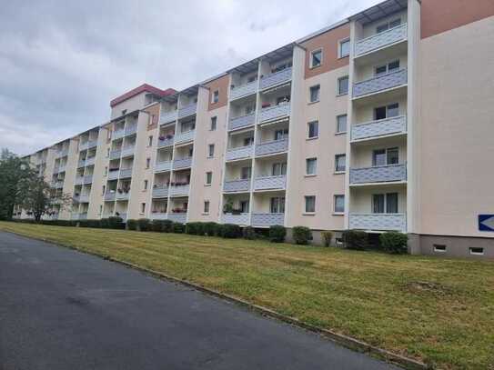 Sanierte Zweiraumwohnung mit Balkon und Einbauküche