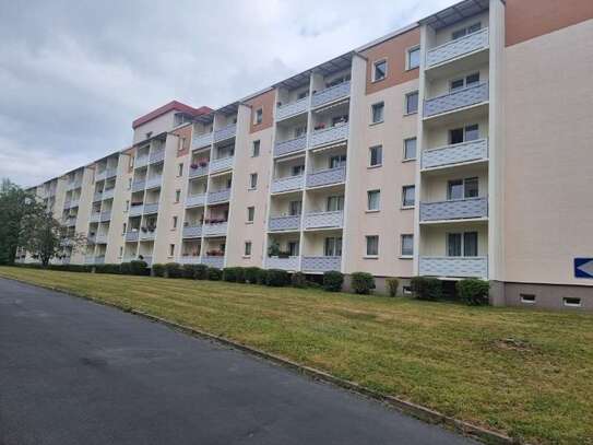 Sanierte Zweiraumwohnung mit Balkon und Einbauküche