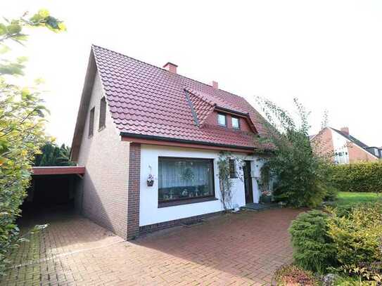 Topgelegenes, teilmodernisiertes, älteres Wohnhaus mit Carport und hinterliegendem Baugrund