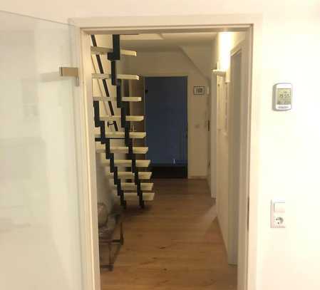 Stilvolle, gepflegte 2,5-Raum-DG Wohnung mit EBK in Aachen / Bitte nur WhatsApp +49 163 8735940