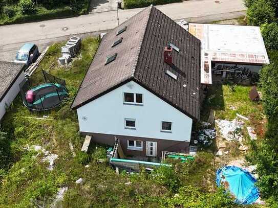 Renovierungsbedürftiges Einfamilienhaus mit großen Garten in toller Lage