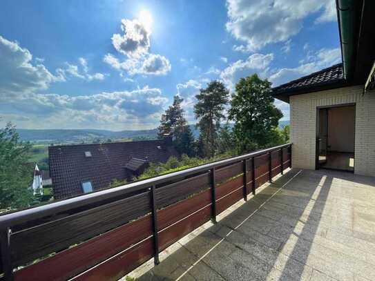 Massiver Bungalow im idyllischen Saaletal: großzügige Fenster, Balkon, Terrasse, Garten, Einliegerwo