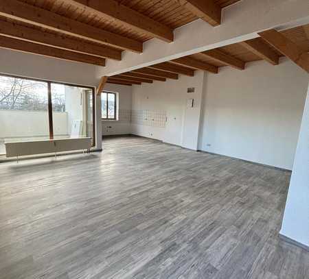 Großzügige 2-Raum-Wohnung mit Balkon, perfekt für Singles o. Paare