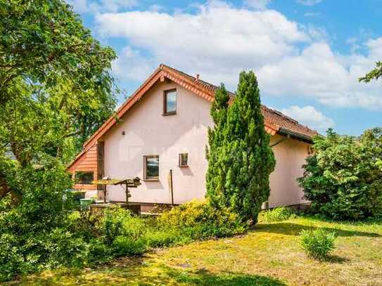 Idyllisches Familienparadies: Freistehendes Einfamilienhaus mit Garten, Terrasse und Wintergarten