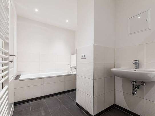 moderne Wohnung im DG mit * Fußbodenheizung * Designbelag * Wanne + Dusche!