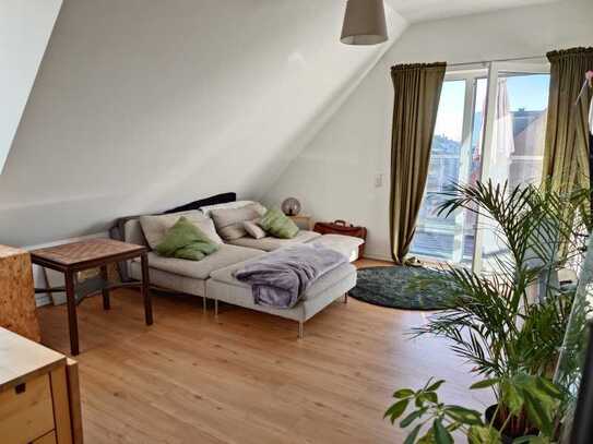 Lichtdurchflutetes Penthouse mit Traumküche, Holzbalkon und Top-Ausstattung in Düsseldorf