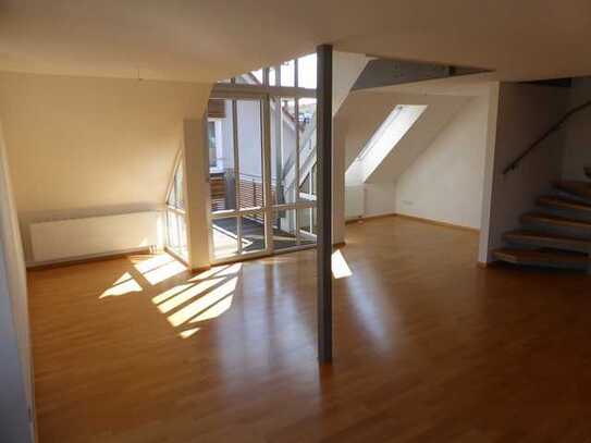 Moderne 3,5 Zimmer Maisonettewohnung mit Balkon & Tiefgaragenstellplatz in 71679 Asperg