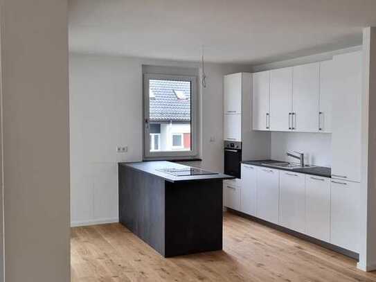 Attraktive 4 Zimmer Wohnung mit Süd-Loggia