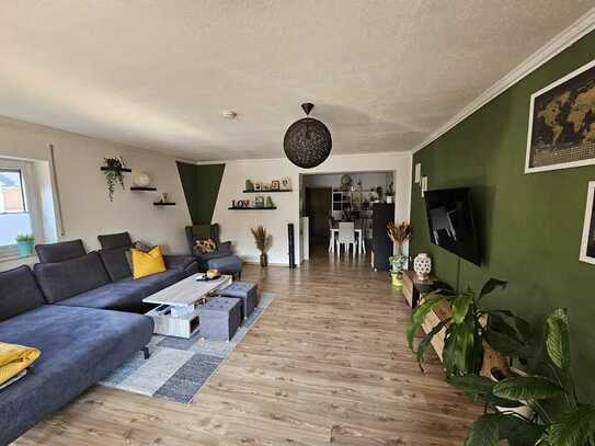 Modernisierte 4-Zimmer-DG-Wohnung mit Balkon in Merzenich-Golzheim