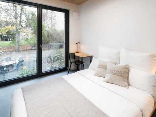 Welcoming double bedroom near Volkspark Hasenheide