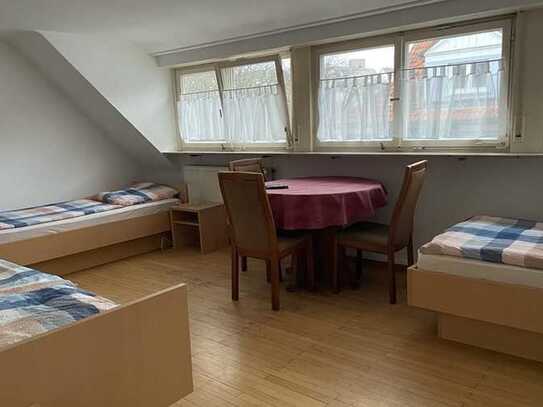 Gästezimmer mit TV, EtagenDusche/Wc, Gästeküche, Internet und gute Gaststätte im Hau