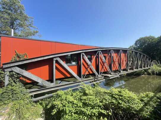 Ein wunderschönes rotes Haus auf der Eisenbahnbrücke, barrierefrei, individuell, einzigartig!