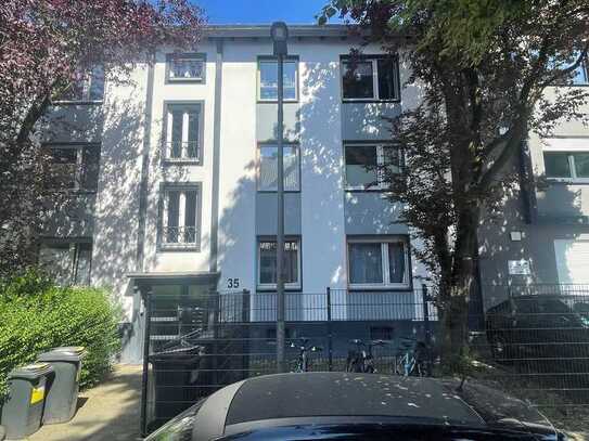 TOP 2,5 Zimmer-Wohnung mit schönem Balkon in ruhiger und dennoch zentraler Lage!