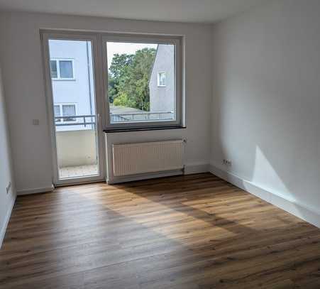 Neu renovierte 2-Zimmer-Wohnung mit 2 Balkonen in Köln Mülheim