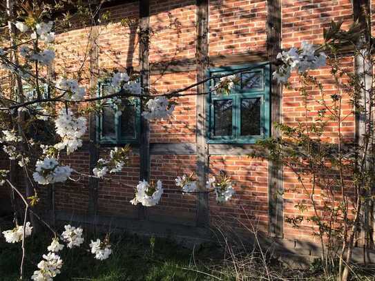 Historisches Grundstück in Wassernähe: Charme und Moderne vereint