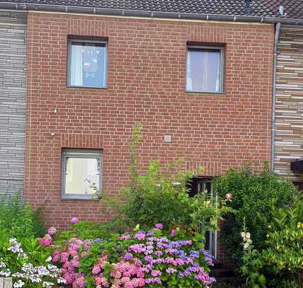 Reihenmittelhaus mit großem Garten in Kamp-Lintfort