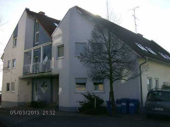 Renoviertes 3 Zimmer-Maisonetten Wohnung mit Balkon am Feldrand zu vermieten