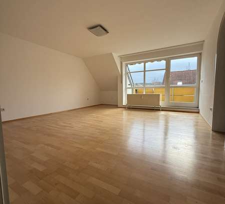 Wunderschöne 3-Zimmer-Wohnung im 2.OG mit Balkon und Einbauküche in Nürnberg