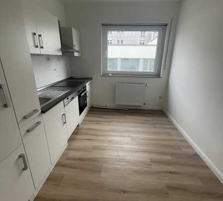 Nach Sanierung: Moderne 3 Zimmer Wohnung mit Balkon und EBK in der Herforder Innenstadt