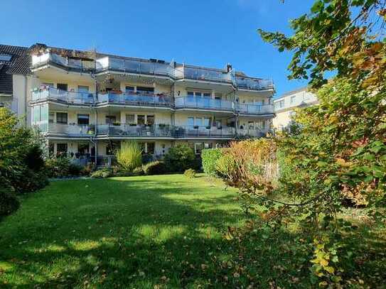 Schöne renovierte Dreizimmerwohnung mit großem Balkon in Köln Buchheim