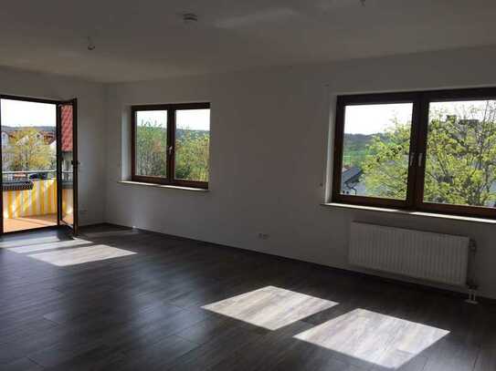 Schöne, helle 4-Zimmer-Wohnung mit Balkon und Einbauküche in Usingen Schleichenbach