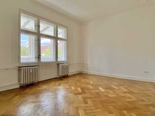 Spacious 3 room apartment/ Großzügige 3 Zimmer Wohnung