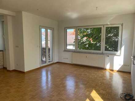 Lichtdurchflutete 3-Zimmer-Wohnung mit Balkon in Frankfurt am Main