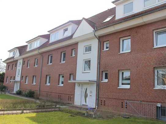 Moderne Eigentumswohnung in ruhiger Lage mit Loggia und Garage