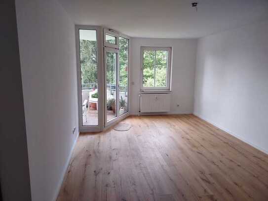 Interessant geschnittene Etagenwohnung, 1. OG,
verkehrsgünstig gelegen, 550 € - 62 m² - 2.5 Zi.