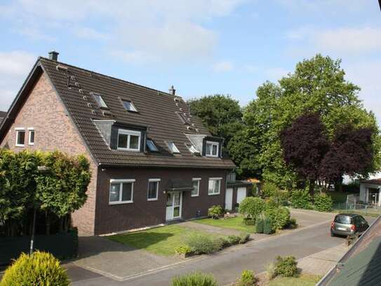 Traumhafte 3-Zimmer-Maisonette-Wohnung mit gehobener Innenausstattung mit Balkon in St. Tönis