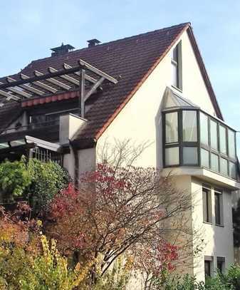 Traumhaft schöne Maisonette-Wohnung mit Loggia und Wintergarten in ruhigem, naturnahen Wohnquartier