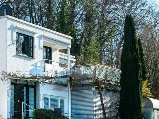 Großes Einfamilienhaus mit mit modernem Erweiterungsbau in traumhafter Lage