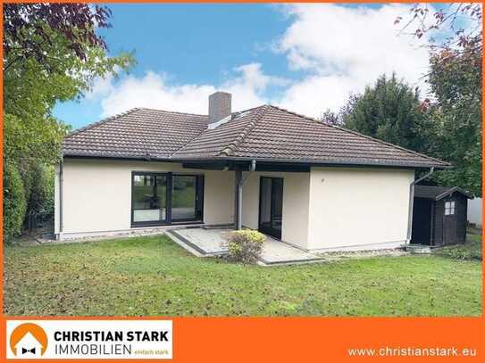 Wohnidylle direkt an den Weinbergen: charmanter Bungalow mit 574 m² Grundstück !