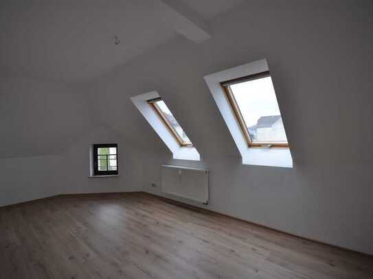 2 Zimmer Dachgeschosswohnung im Herzen von Schlosschemnitz