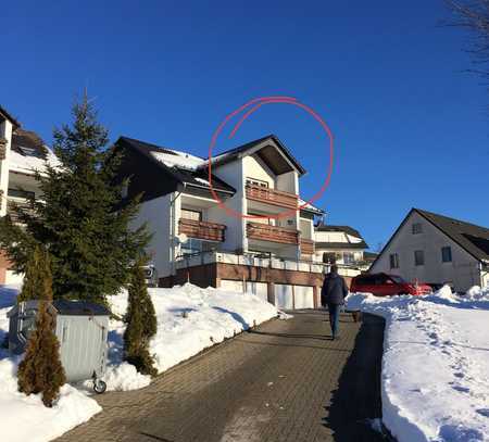 Schöne und modernisierte 2-Zimmer-Penthouse-Wohnung mit grosser Terrasse in Neuastenberg